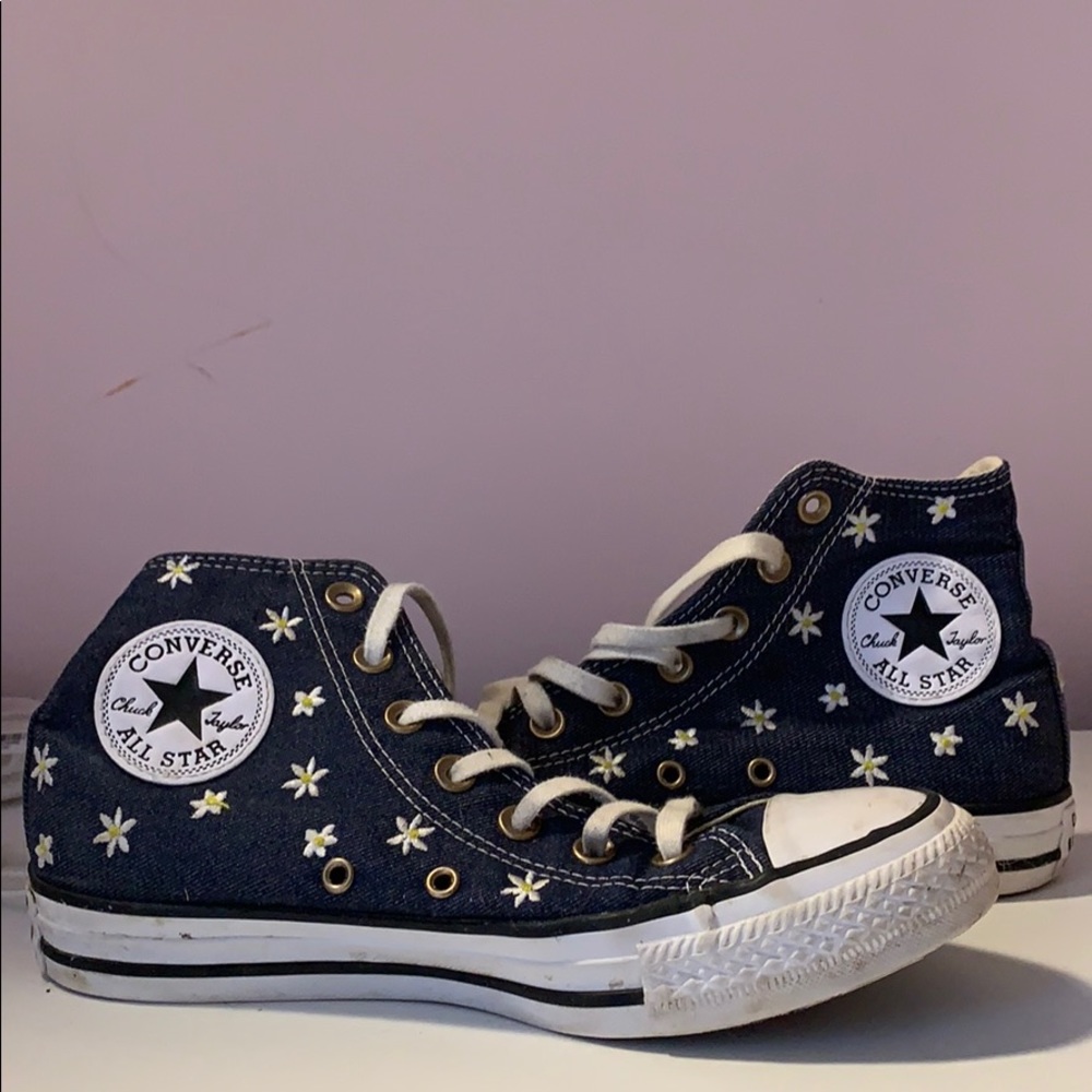 COPY - Worn Converse..Great condition size: 7US